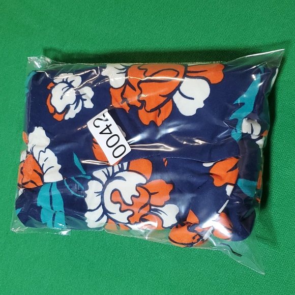 LuLaRoe tall and curvy blue floral leggings - Picture 7 of 7